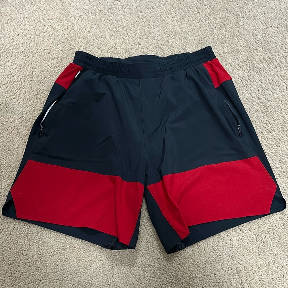 Men’s Medium Lululemon Switch Up Shorts RARE